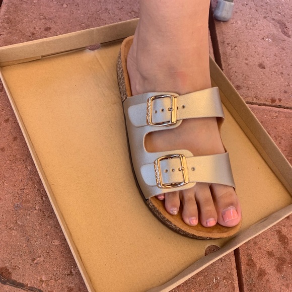 sandals - Picture 4 of 8